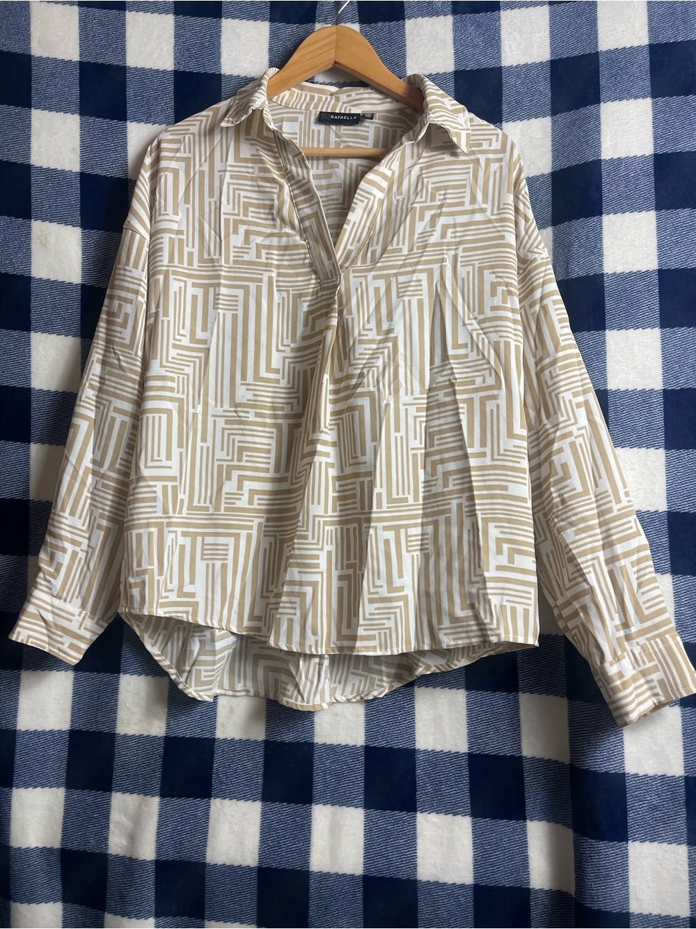 Rafaella Women’s L/G Beige & White Geometric Print Button up blouse